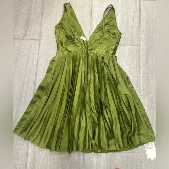 New Abercrombie & Fitch Green Pleated Mini Dress, size Medium Petite - Picture 4 of 15